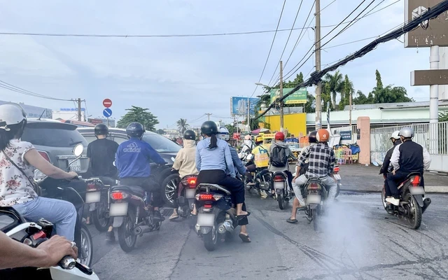 khi-thai-xe-may-o-ha-noi-1764737686722718446350-1764768976.webp