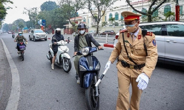 mot-loi-rat-nhieu-nguoi-di-xe-may-mac-phai-nhung-co-the-bi-phat-the-len-toi-14-trieu-dong-17688285615721432192925-1768874541.webp
