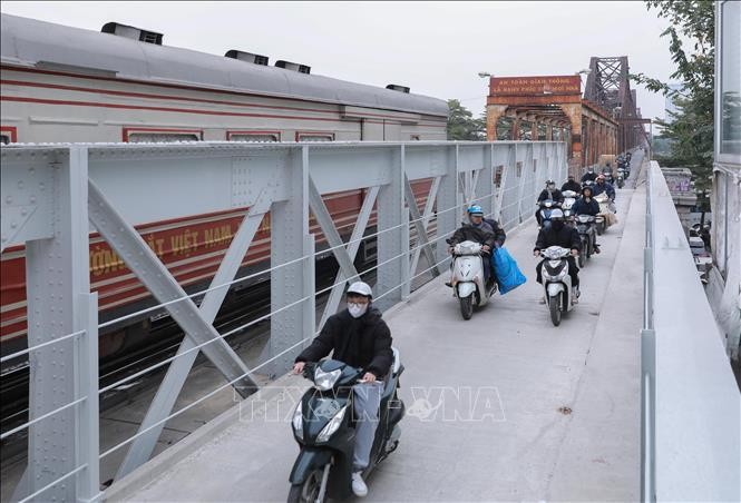 thong-xe-cau-long-bien-1770686054.jpg