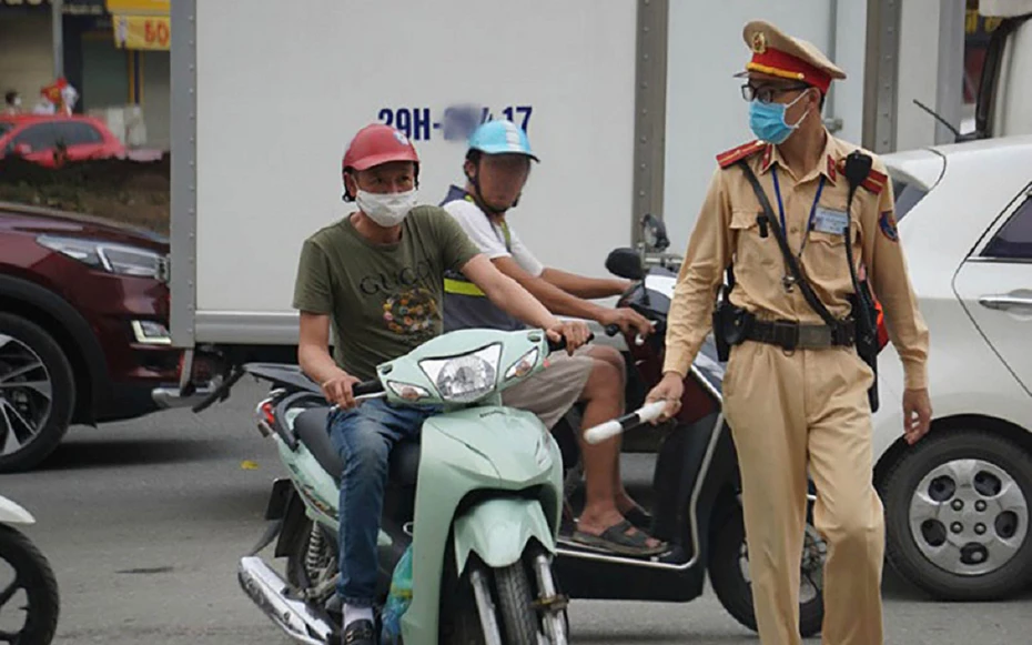 lai-xe-may-ma-vo-tu-lam-dieu-nay-co-the-bi-phat-toi-600000-dong-khong-phai-ai-cung-biet-17717492515431217805986-1771812027.webp