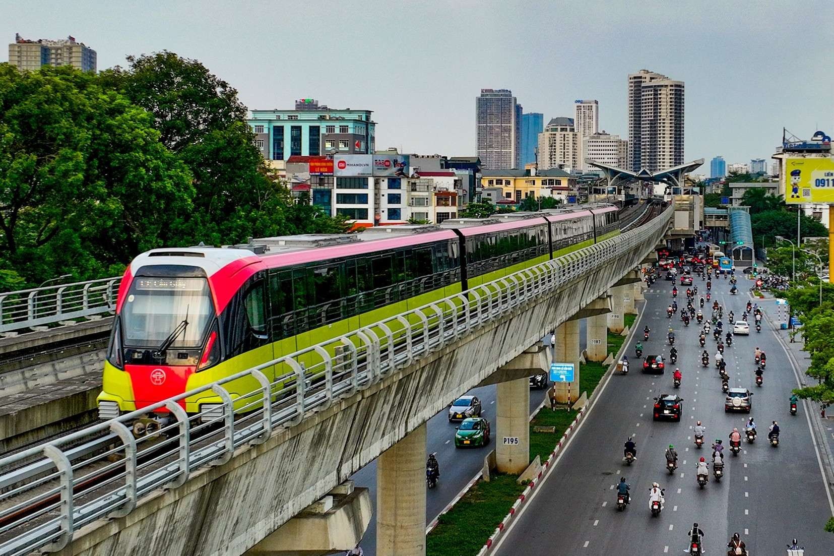 98-1776004088-trieu-luot-khach-di-metro-nhon-ga-ha-noi-cat-linh-ha-dong-un-tac-giam-1967-1776043117.jpg