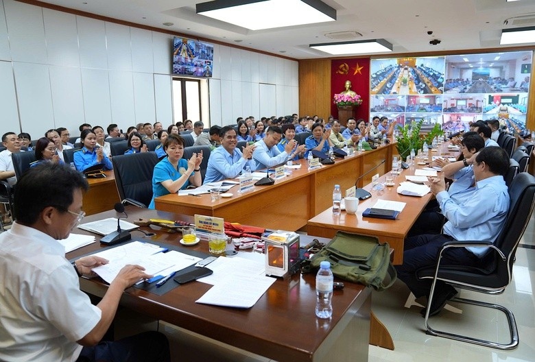 quang-canh-hoi-nghi-17797840758511274343153-1779844494.jpg