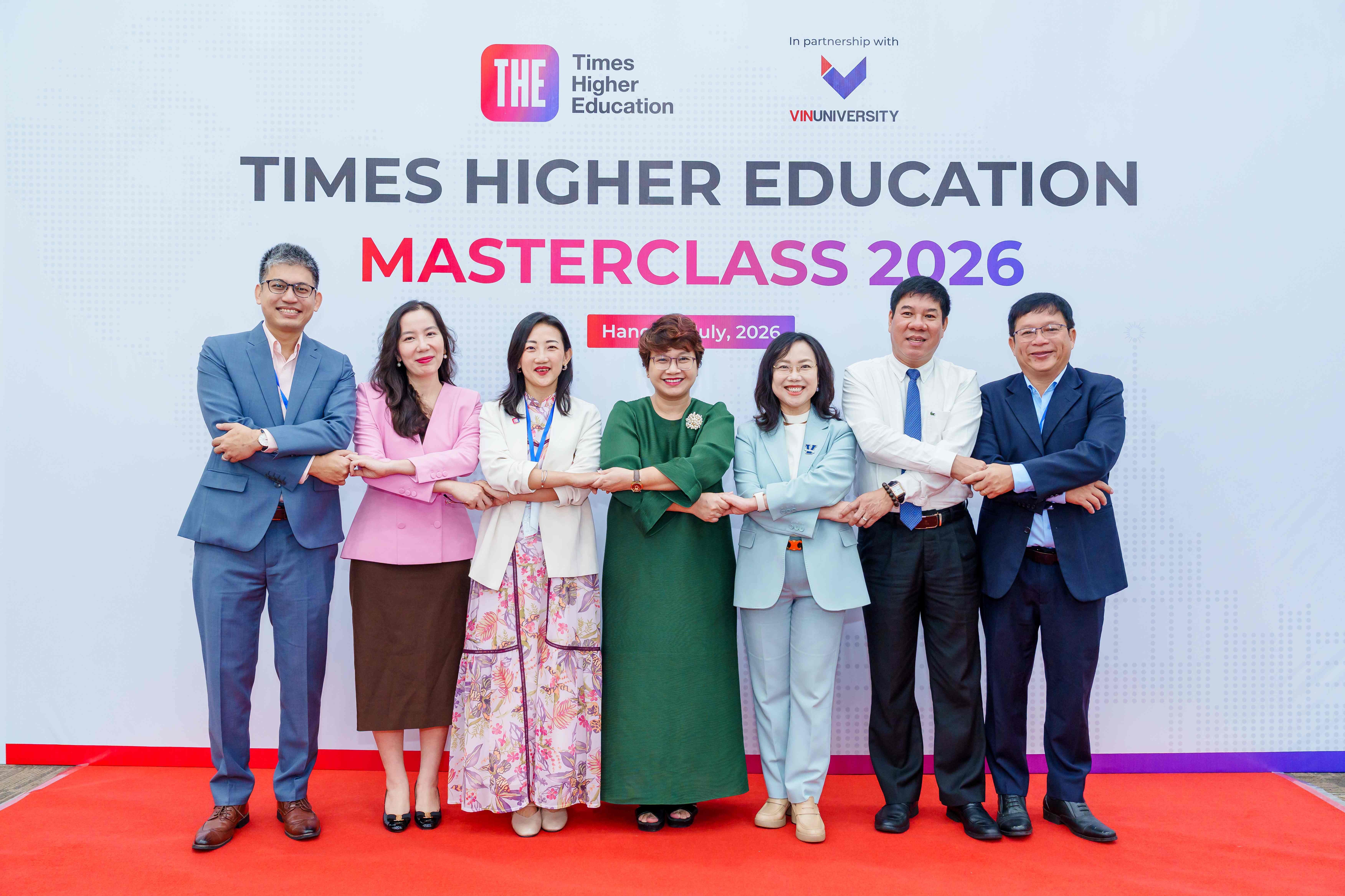anh-3-dai-dien-lanh-dao-bo-gddt-to-chuc-xep-hang-times-higher-education-truong-dai-hoc-vinuni-va-cac-truong-dai-hoc-viet-nam-tai-hoi-thaotu-du-lieu-den-vi-the-nghien-cuu-phat-trien-ben-vung-va-su-hien-dien-1784255578.jpg