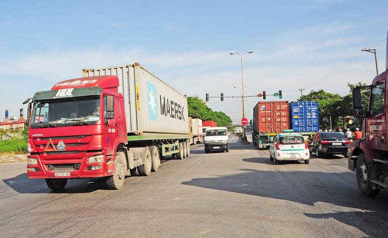 doanh-nghiep-van-tai-container-thieu-nghiem-trong-lai-xe-hang-ce-nguyen-nhan-khong-chi-nam-o-dao-tao-ma-con-lien-quan-den-thu-nhap-ap-luc-nghe-17858963492411146532072-1785979163.jpg