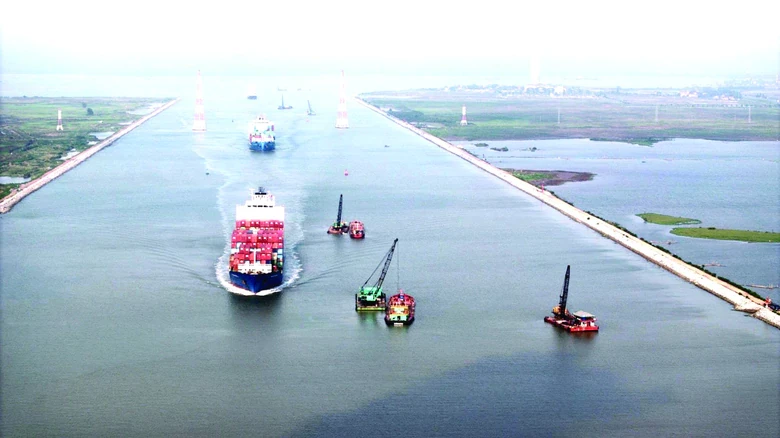 luong-ha-nam-sau-khi-duoc-dau-tu-nang-cap-da-mo-loi-cho-tau-lon-vao-dinh-vu-17906800207321920955976-1790990168.jpg