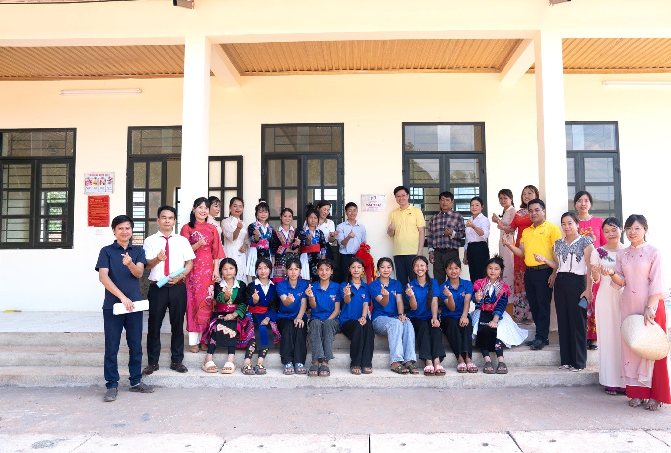 niem-hanh-phuc-cua-thay-tro-truong-ptdtbt-trung-hoc-co-so-chung-chai-khi-don-nhan-day-nha-ban-tru-moi-khang-trang-1790999743.jpg