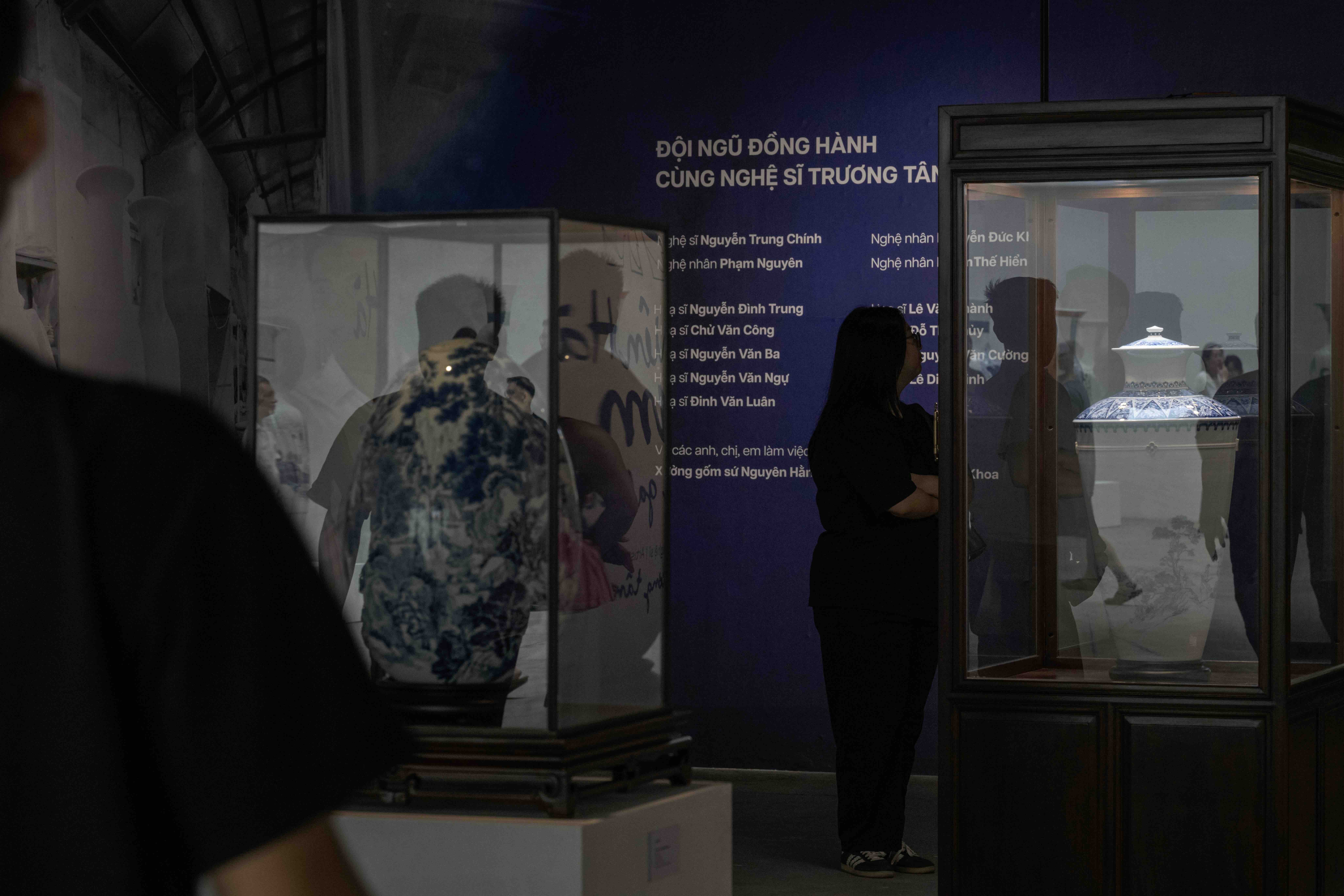 12-khan-gia-tham-quan-trien-lam-thien-ha-lam-azure-galaxy-tai-vcca-1791277373.jpg