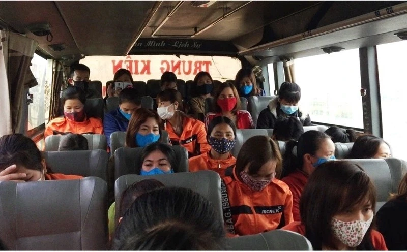 xe-khach-34-cho-nhoi-1760830378.jpg