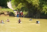 Đề xuất xây cầu vượt sông sau vụ học sinh “liều mình” qua sông đi học