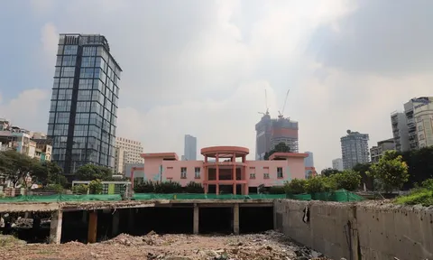 Dỡ bỏ sân khấu tại trung tâm TP.HCM, nhường chỗ làm ga đường sắt Bến Thành - Cần Giờ