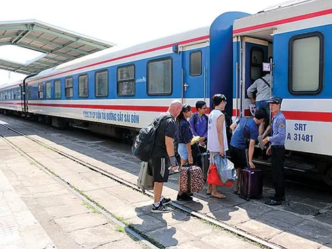 Giảm 10% giá vé tàu hỏa cho sinh viên đi nhập học