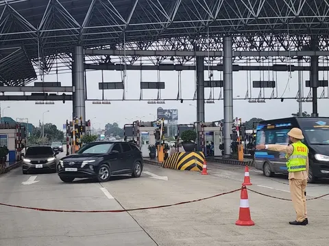 Phân luồng cho phương tiện đi ngược chiều trên cao tốc Pháp Vân – Mai Sơn