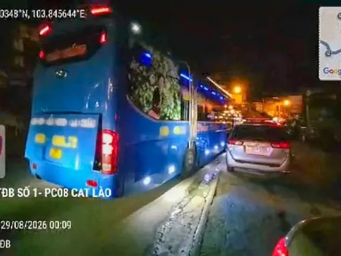 Xe khách chở quá 13 người, tài xế và chủ phương tiện bị phạt gần 100 triệu đồng