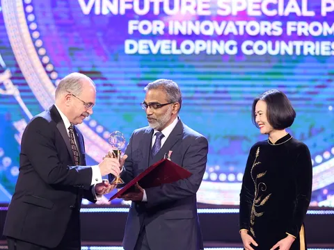 Nhà khoa học đứng sau công nghệ lọc nước giá rẻ: “Tôi thực sự ngưỡng mộ tầm nhìn của VinFuture”