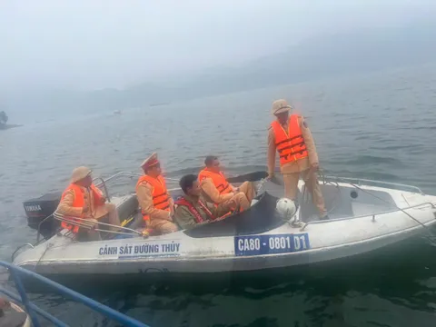 Khẩn trương cứu hộ, cứu nạn vụ tai nạn giao thông đường thủy trên hồ Thác Bà